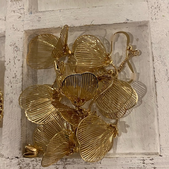 Atterri Gold Floral Drop Earrings - Bold and Elegant - Picture 3 of 3